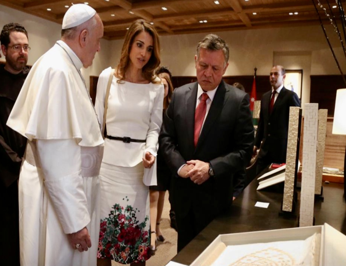 Giordania, papa Francesco con la regina Rania e il re Abdullah II di Girodania. Credits @ Vaticano Media