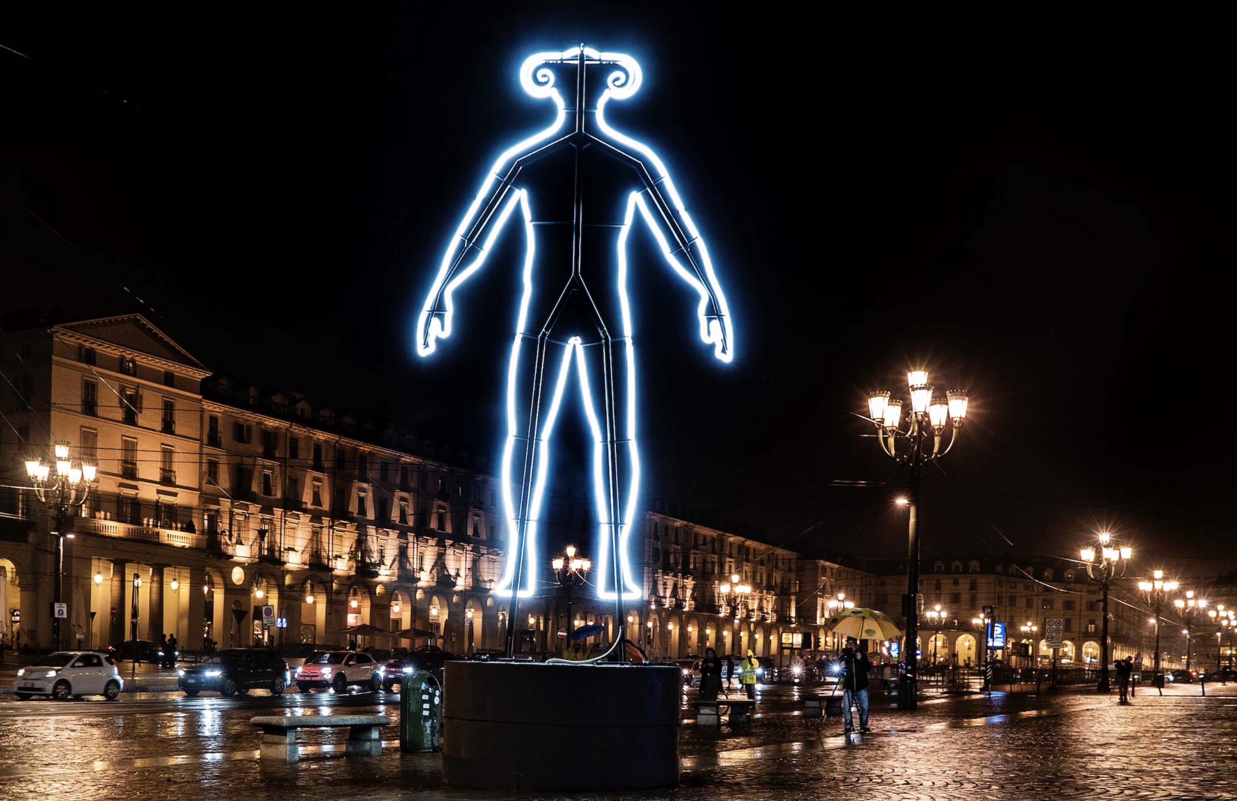 Andreas Angelidakis, VR Man, Piazza Vittorio Veneto Torino per Luci d’Artista (foto ufficio stampa) - # Loredana carena, #carena, #culturapiù